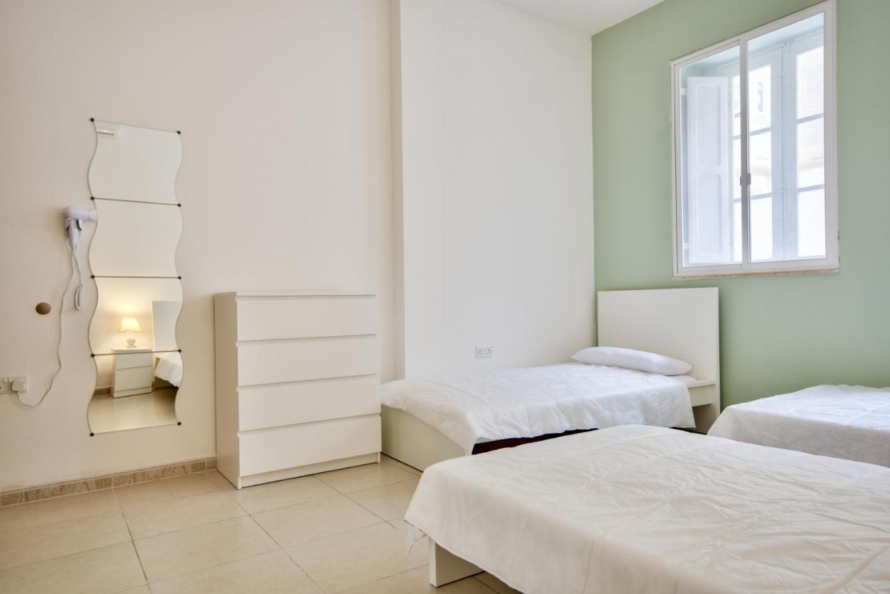 Azure Haven - Gzira Apartments And Penthouse By Shortletsmalta Extérieur photo