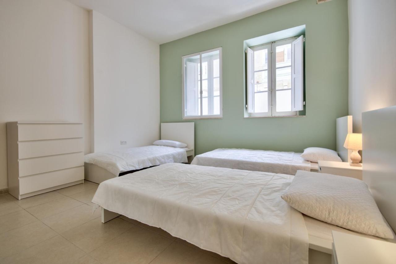 Azure Haven - Gzira Apartments And Penthouse By Shortletsmalta Extérieur photo