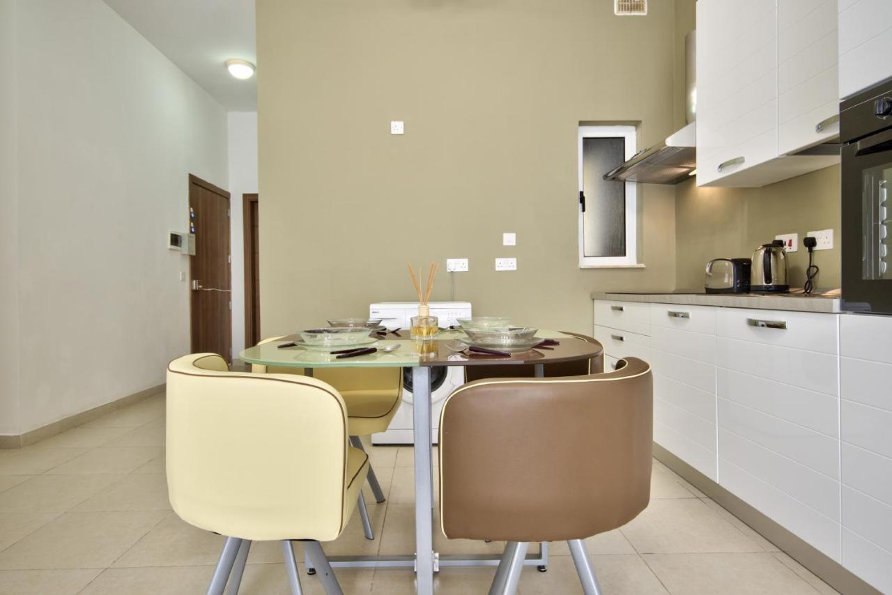Azure Haven - Gzira Apartments And Penthouse By Shortletsmalta Extérieur photo