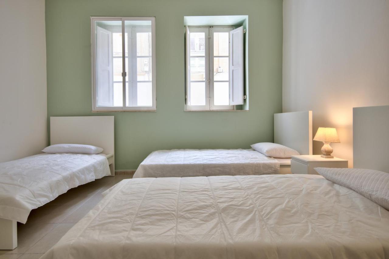 Azure Haven - Gzira Apartments And Penthouse By Shortletsmalta Extérieur photo