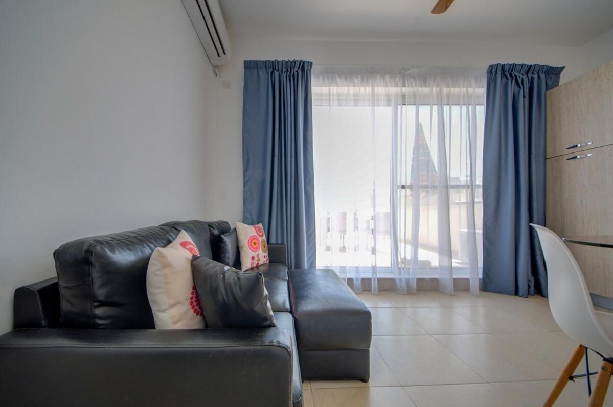 Azure Haven - Gzira Apartments And Penthouse By Shortletsmalta Chambre photo